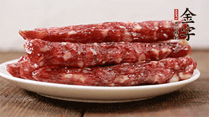 金字香腸切小段備用。