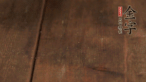 小玉米洗凈，對切。