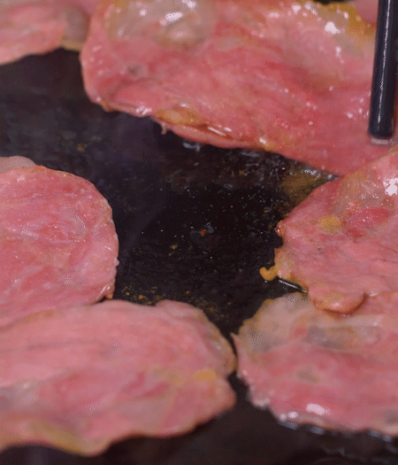 金字淡火腿用黃油/橄欖油煎熟。