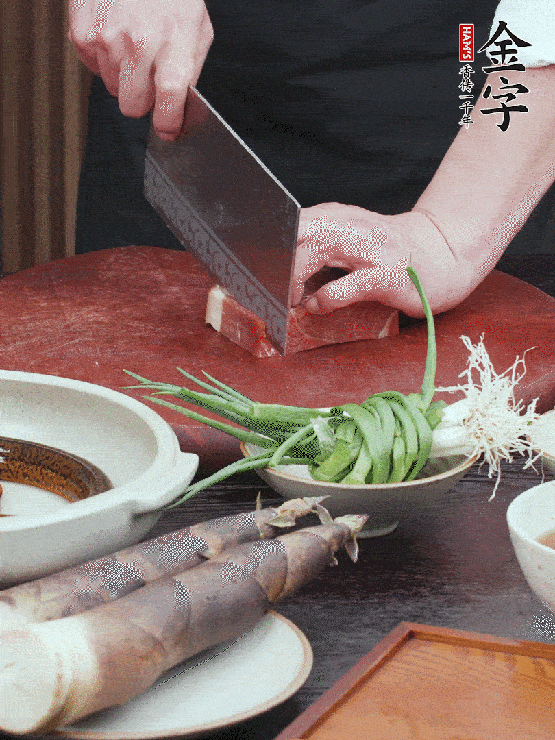 金字火腿切片；姜切片。