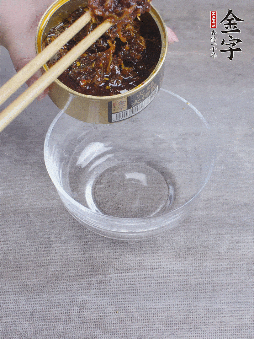 金字火腿大師醬2勺、醬油1勺、白砂糖1/2勺調(diào)勻。