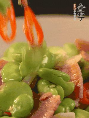 加清水略微煮2分鐘即可出鍋。