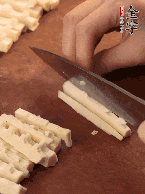 春筍、香菇分別切丁。