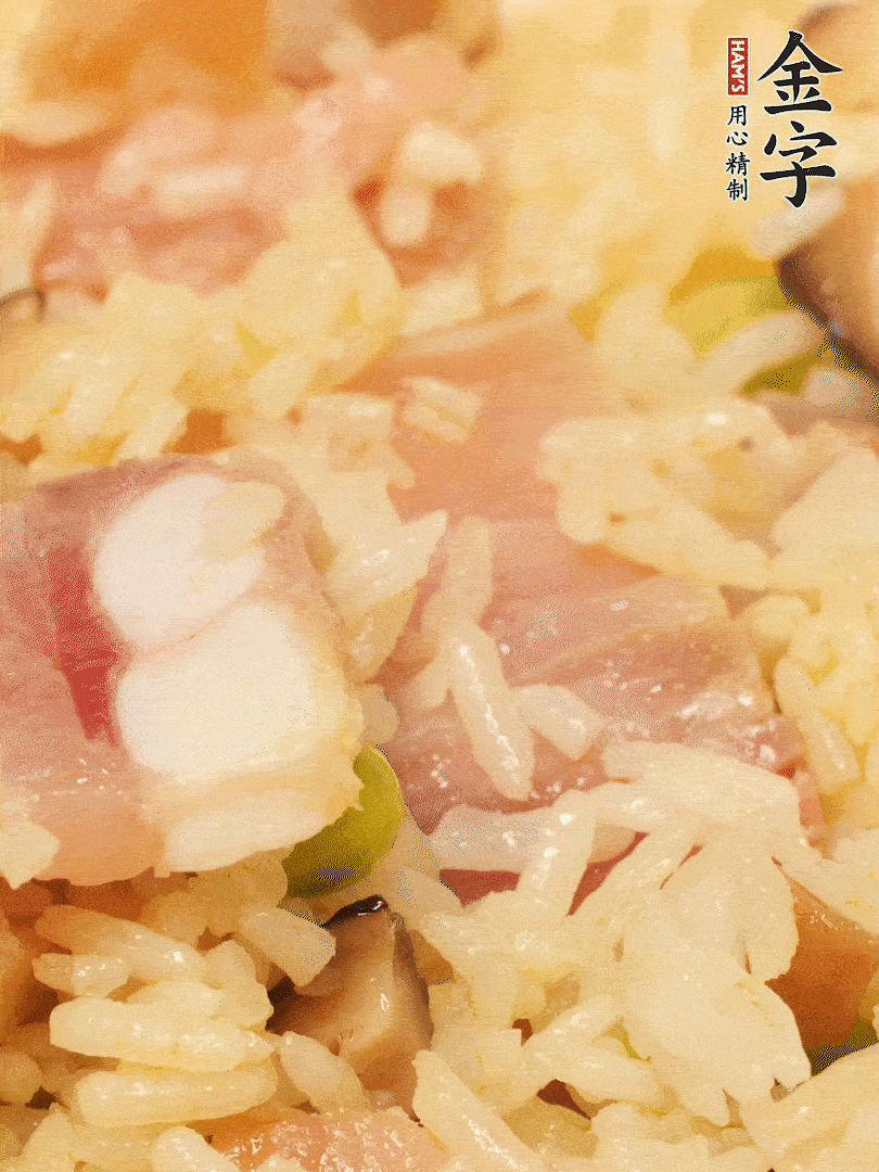 下米飯、蝦米繼續(xù)翻炒