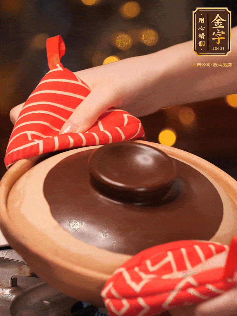 想要有嘎嘣脆鍋巴的關(guān)鍵（傾斜砂鍋，讓每個側(cè)邊都均勻加熱一分鐘）