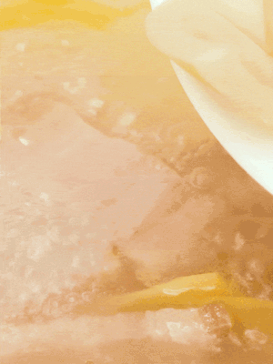 金字咸肉、火腿、春筍 通通放入鍋中小煮30分鐘